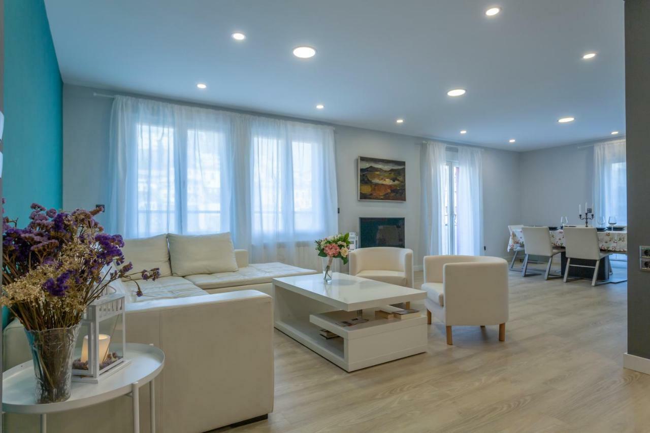 Gran Via Deluxe Apartment Granada Bagian luar foto