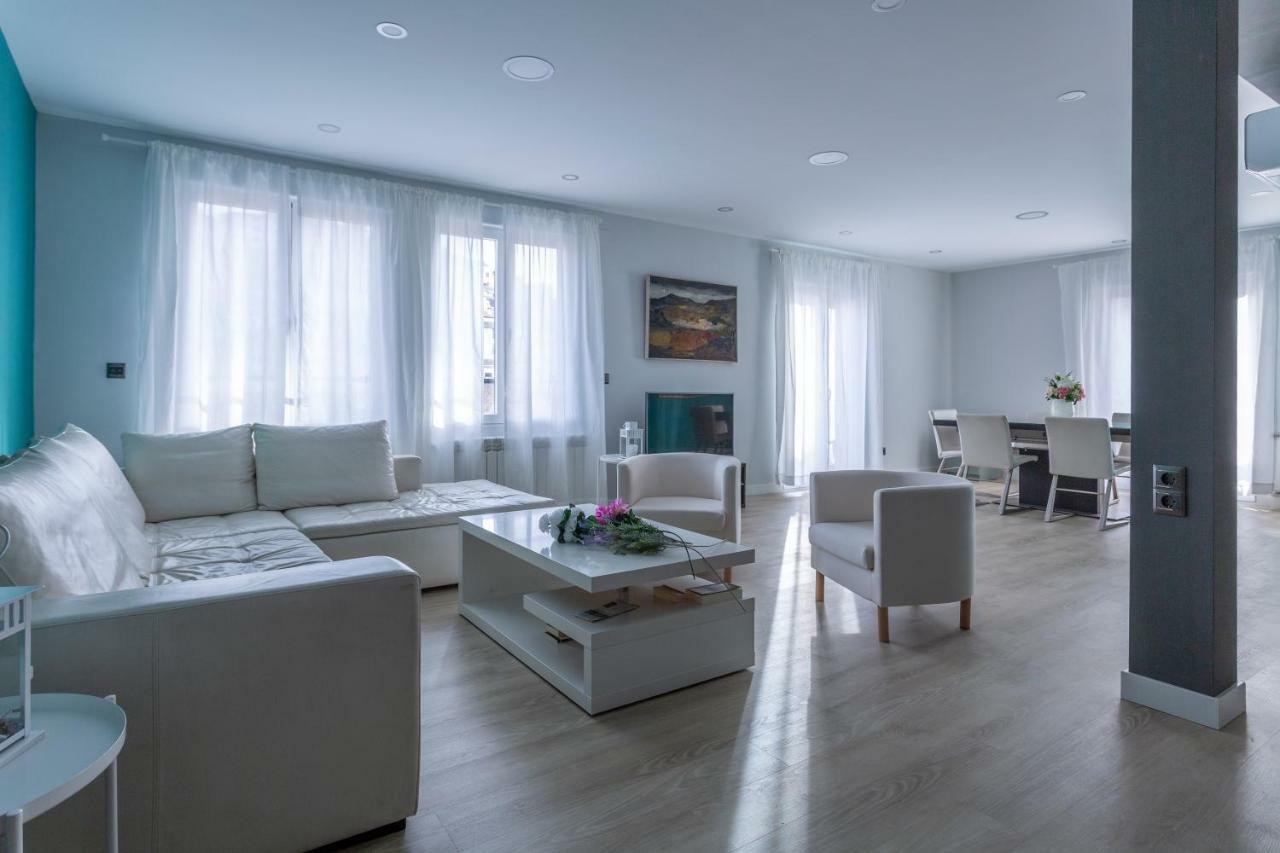 Gran Via Deluxe Apartment Granada Bagian luar foto